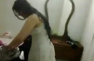XXX Busty MILF menunjukkan payudara dan berhubungan seks dengan seorang pria tubidy seks muda