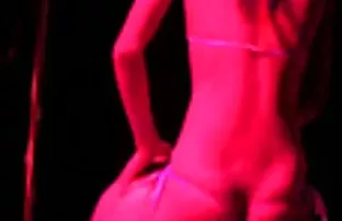 XXX Koki marah mengerjai dua ilmuwan seksvid wanita di desktop di kantornya