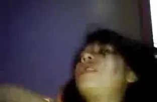 XXX Dua teman di tante video sex sebuah pertemuan terlibat dalam seks lesbian