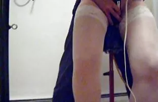 XXX Pasangan video sex bergerak muda menembakkan anal pertama pada video