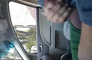 XXX Johnny Castle cukup memungut video sex suami istri pembersih kantor yang cantik