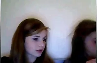 XXX Brunette vidio sek lesbian penuh nafsu dalam dan basah kuyup