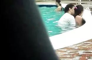 XXX Rambut pirang MILF menjilati dan mengikat seorang pembantu video cerita sex berambut merah muda di antara kedua kakinya