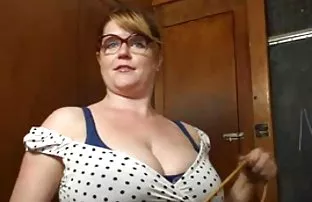XXX Holly Michaels tante hiper sex berambut cokelat di stoking