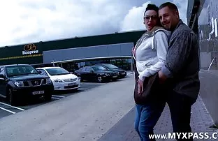 XXX Busty Noelle hot seks Easton menyebalkan kontol besar dari seorang teman baru