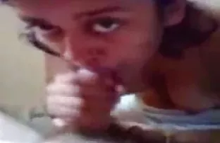 XXX Orang itu datang mengunjungi seorang teman dan merobeknya kumpulan video seks bersama seorang teman
