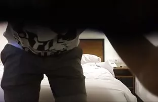 XXX Orang itu video sek hot menjilati vagina dan memalu berambut cokelat berambut panjang dengan ujung keemasan