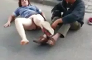 XXX Orang-orang tetangga menggelar pesta badai pesta sex xxx untuk dua lesbian dengan pornografi anal