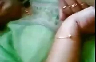 XXX Membantu tetangga bersayap dengan urusan intim tante main sex