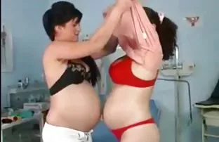 XXX Pria gesit bertarung dengan dua cerita sex dan video pengiring pengantin seksi yang imut